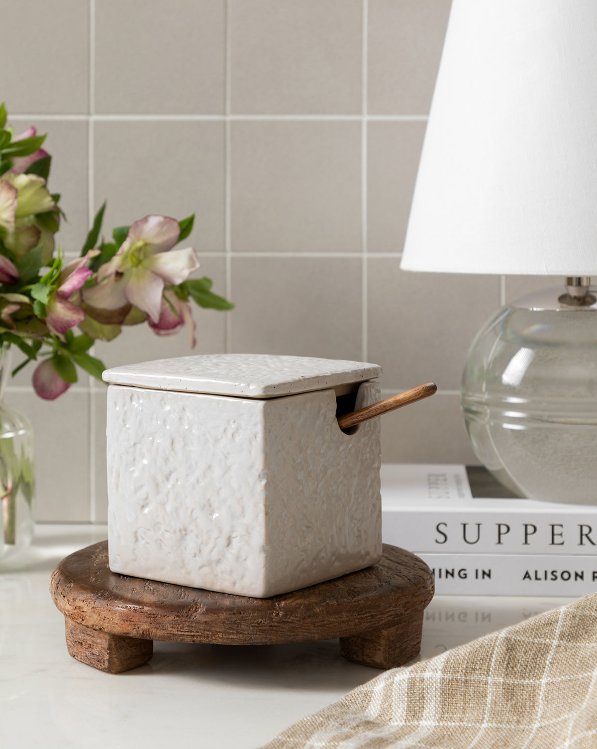 https://cdn.shopify.com/s/files/1/1496/0124/files/20240326_SS_Kitchen_Decor_005-T_3def270b-1223-42da-9296-1c74b6b347e8.jpg?v=1748380937