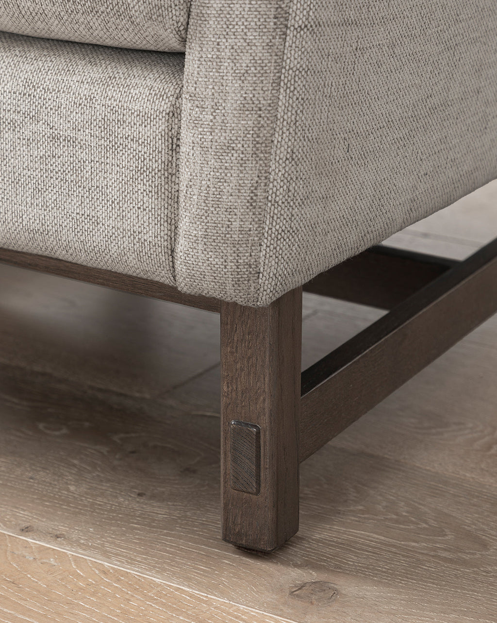 https://cdn.shopify.com/s/files/1/1496/0124/files/CommodoreLoungeChair-MFRN2884-TWN-OS-CS-D4-T.jpg?v=1763411371