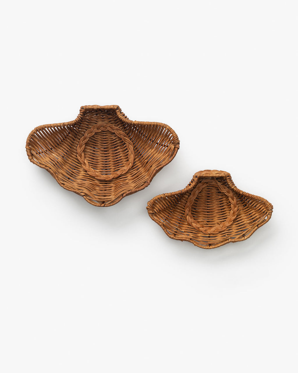 https://cdn.shopify.com/s/files/1/1496/0124/files/ConchaDish-MDCR3046-NAT-MAIN-T_217f27de-3ab9-43c8-b442-5f528c513734.jpg?v=1754343646