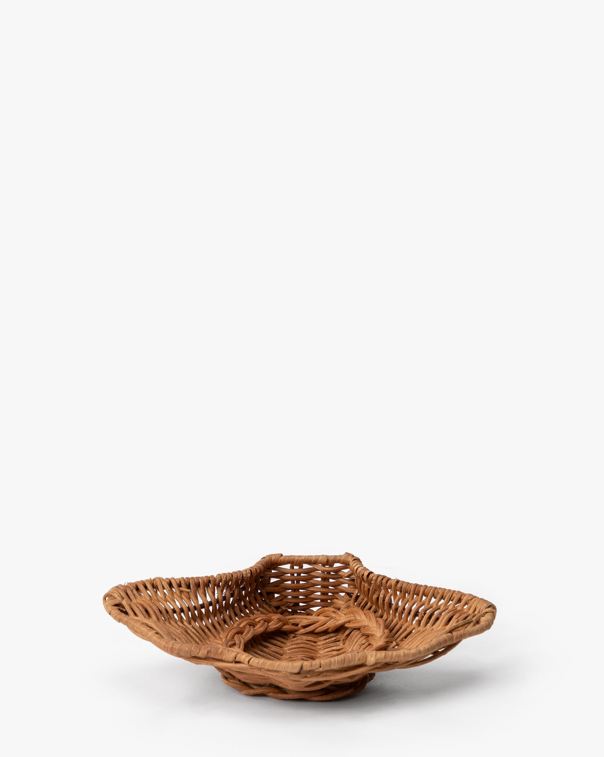 https://cdn.shopify.com/s/files/1/1496/0124/files/ConchaDish-MDCR3046-NAT-S-D1-T.jpg?v=1754343646