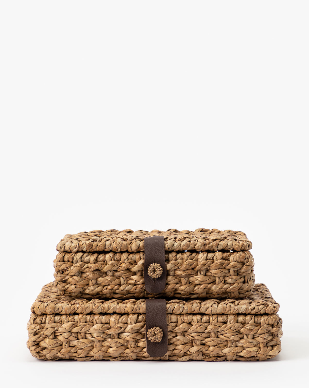 https://cdn.shopify.com/s/files/1/1496/0124/products/CorinneWovenBox-MDCR2611-NAT-MAIN.jpg?v=1667421018