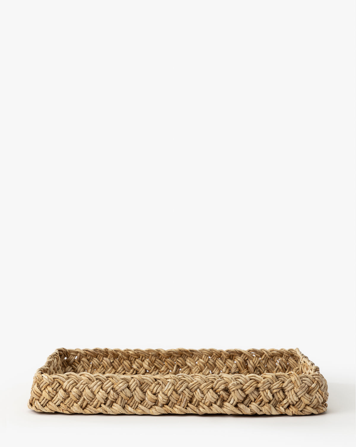 https://cdn.shopify.com/s/files/1/1496/0124/files/EudoraBraidedTray_Setof2_-MDCR3036-NAT-S-D1-T.jpg?v=1745946770