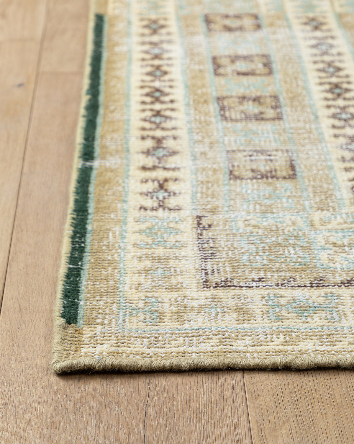 https://cdn.shopify.com/s/files/1/1496/0124/products/EvangelineHand-KnottedWoolRug-MRUG0872-MLT-D1.jpg?v=1754004747