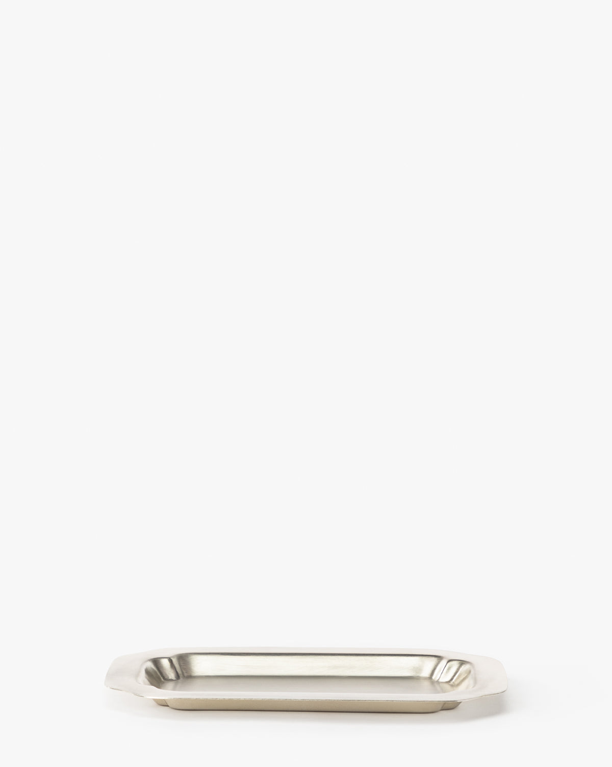 https://cdn.shopify.com/s/files/1/1496/0124/files/FelicianoSilverTray-MDCR2912-SLV-OS-D1-T.jpg?v=1724096009