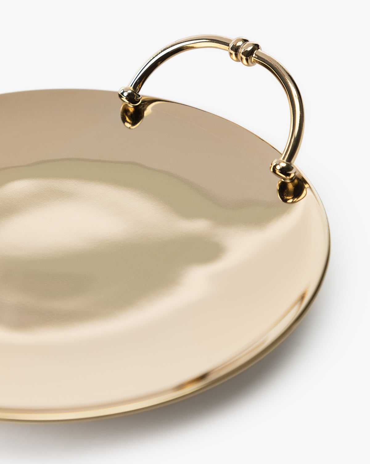 https://cdn.shopify.com/s/files/1/1496/0124/files/NovikGoldServingTray-MDCR2925-GLD-OS-D1-T.jpg?v=1722367391