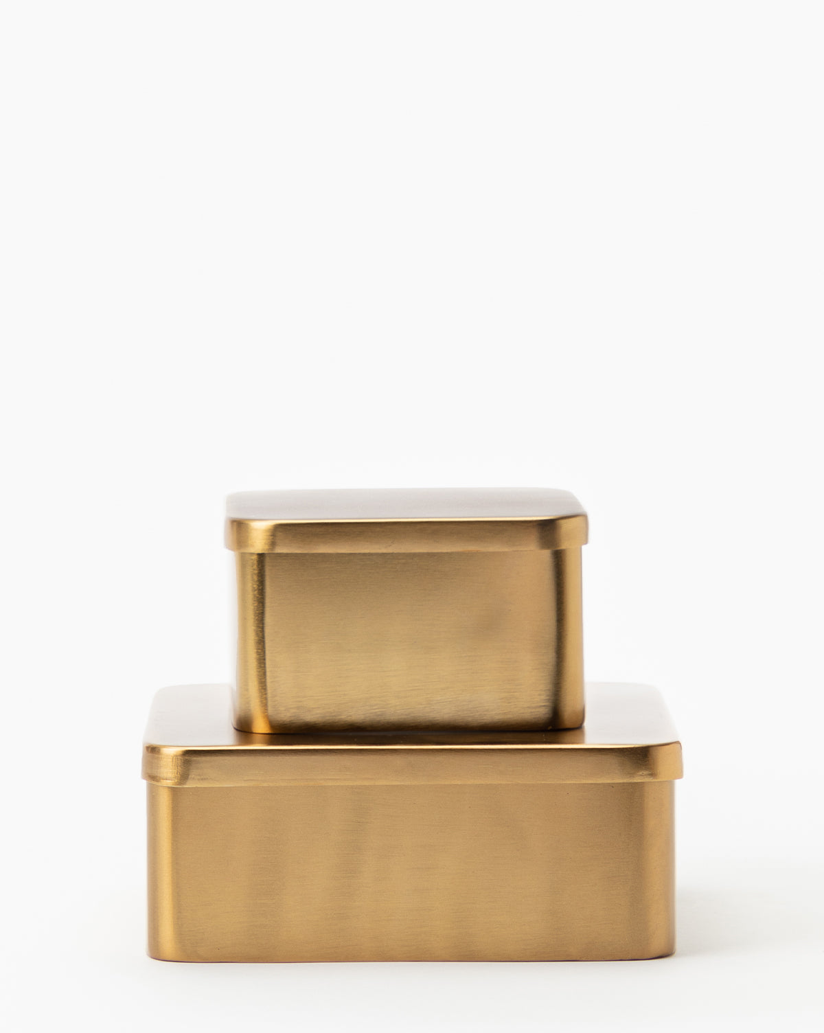 https://cdn.shopify.com/s/files/1/1496/0124/products/OswaldMetalBox-MDCR2274-BRS-MAIN.jpg?v=1646767870