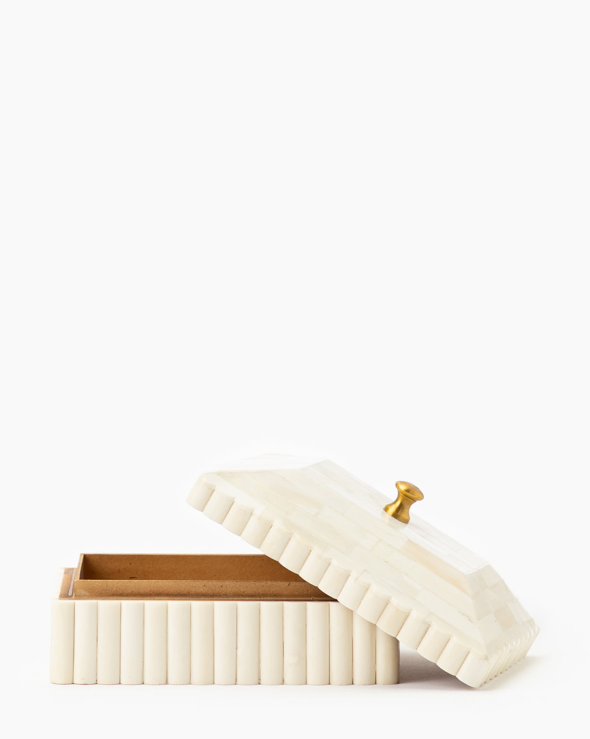 https://cdn.shopify.com/s/files/1/1496/0124/products/PlateauLidBox-MDCR1702-CRM-OS-D1.jpg?v=1694193138