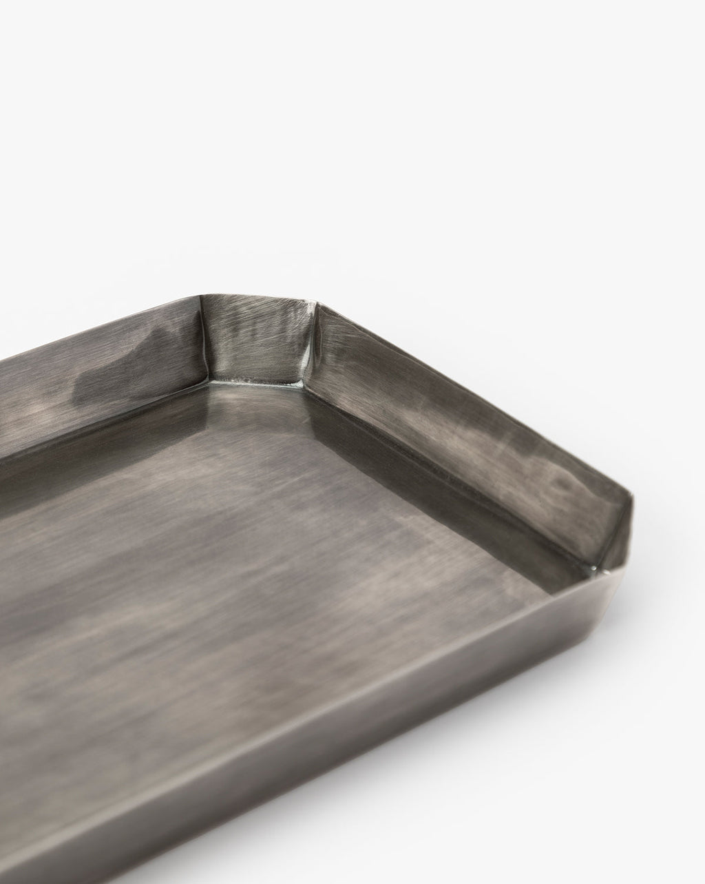 https://cdn.shopify.com/s/files/1/1496/0124/files/SimoneMetalTray-MBTH0400-ASL-OS-D1-T.jpg?v=1737063262