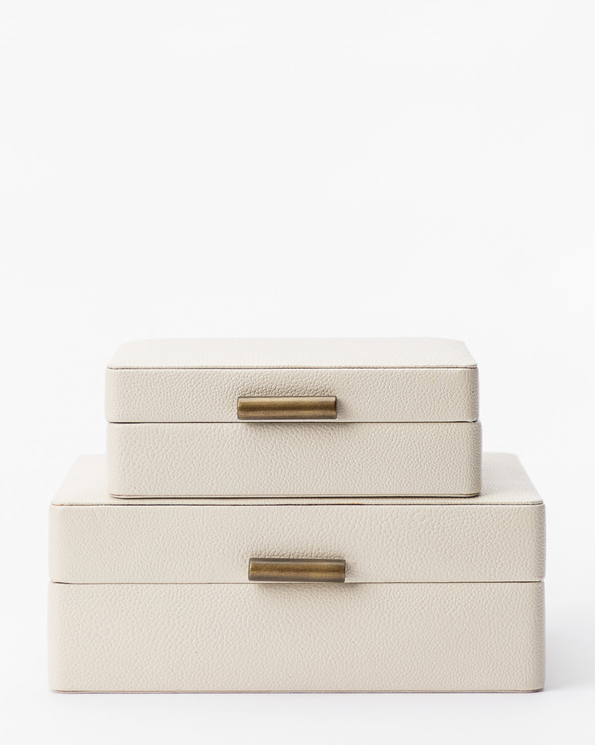 https://cdn.shopify.com/s/files/1/1496/0124/products/WhiteShagreenBox.jpg?v=1745946660