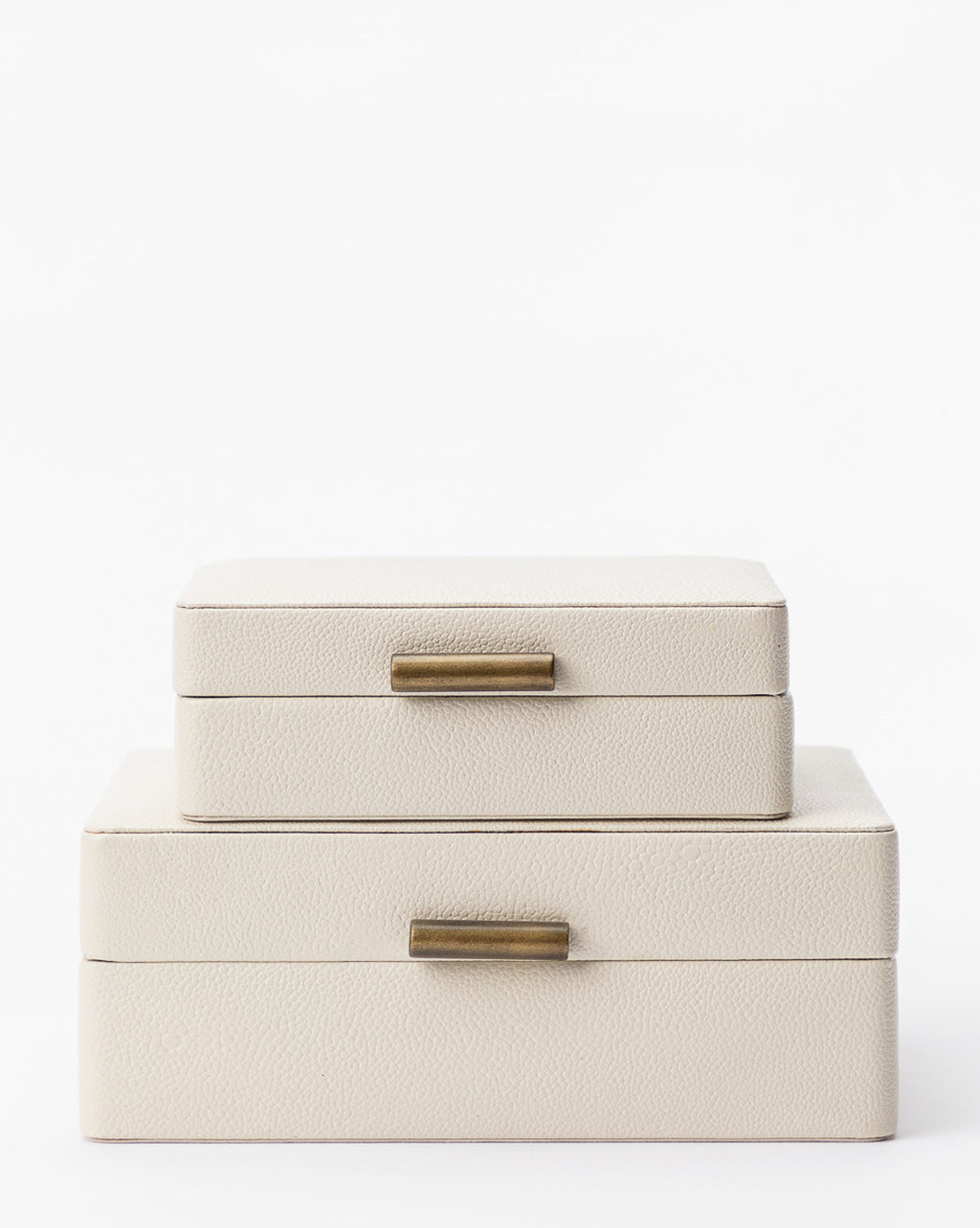 https://cdn.shopify.com/s/files/1/1496/0124/products/WhiteShagreenBox.jpg?v=1745946660