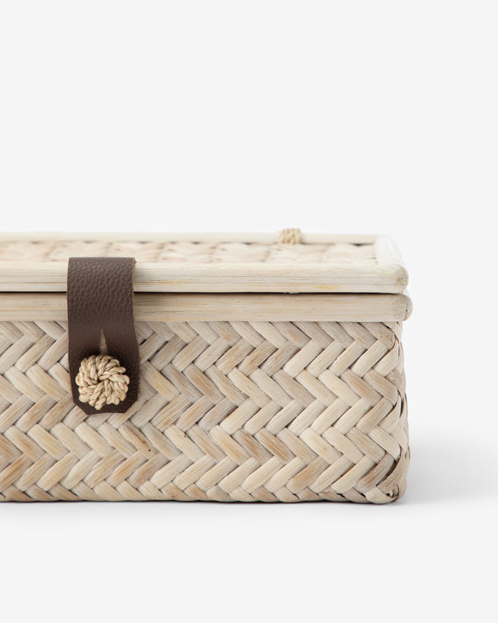 https://cdn.shopify.com/s/files/1/1496/0124/products/WinnieWickerBox-MDCR2431-NAT-OS-D1.jpg?v=1755030103