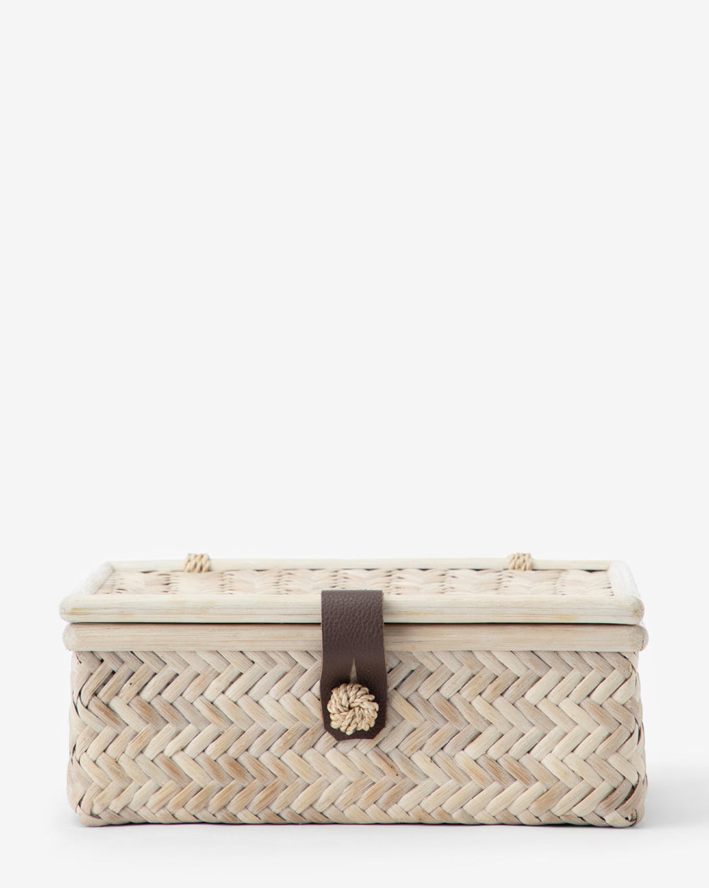 https://cdn.shopify.com/s/files/1/1496/0124/products/WinnieWickerBox-MDCR2431-NAT-OS-MAIN.jpg?v=1663268507