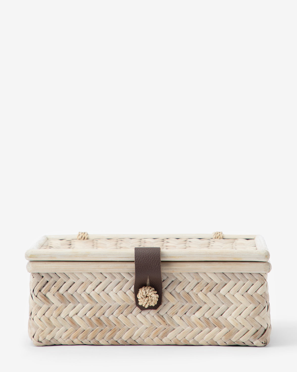 https://cdn.shopify.com/s/files/1/1496/0124/products/WinnieWickerBox-MDCR2431-NAT-OS-MAIN.jpg?v=1663268507